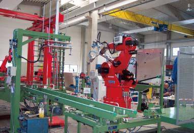 机器人技术赋能太阳能光伏制造 自动化产线的变革与学习